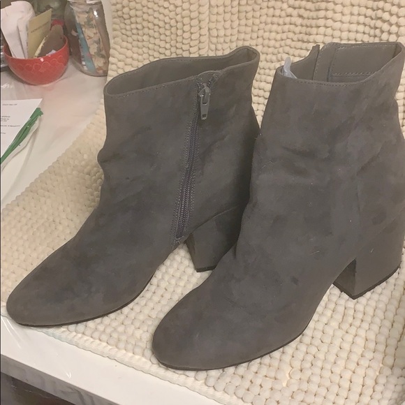 🌺Abbie and Lexi Suede Ankle Boots, Size 9, Grey. - Picture 2 of 4